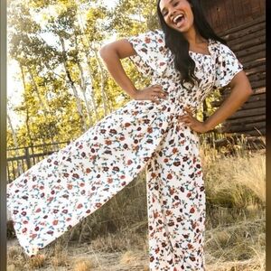 Ivy City Sweet Caroline Floral Jumpsuit Size Medium